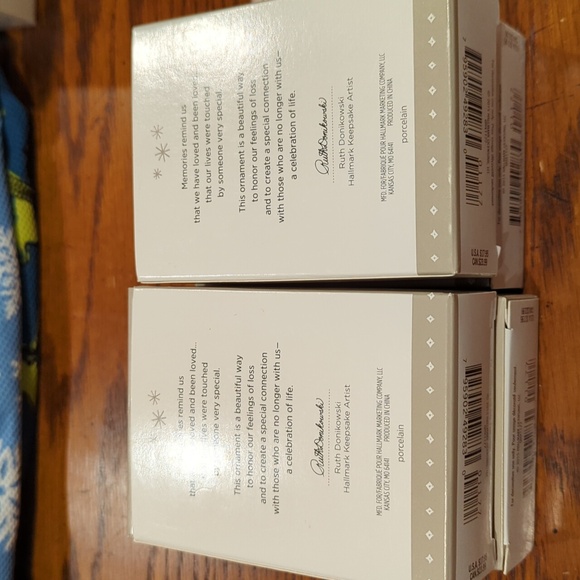 2015 Hallmark Keepsake Always Remembered Ornament - Picture 2 of 4